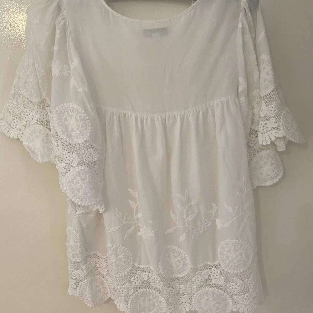 Pretty forever new embroidered blouse - Picture 3 of 7